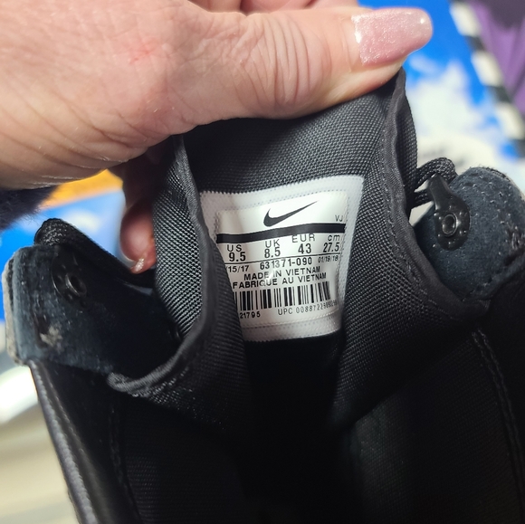 Nike Black Chukka Boots with Sleek Urban Style main image 4